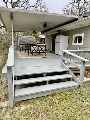 712 Tanglewood Drive, Somerville, TX 77879