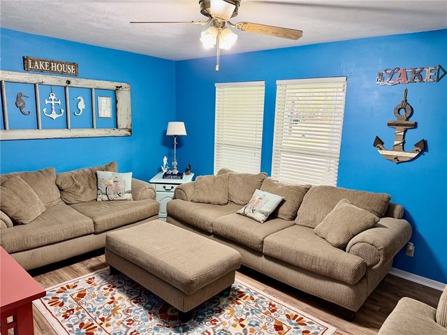 712 Tanglewood Drive, Somerville, TX 77879