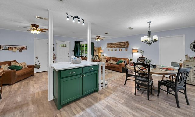 902 S Avenue L, Clifton, TX 76634