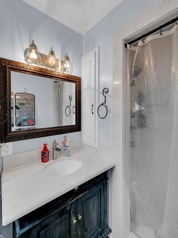 902 S Avenue L, Clifton, TX 76634