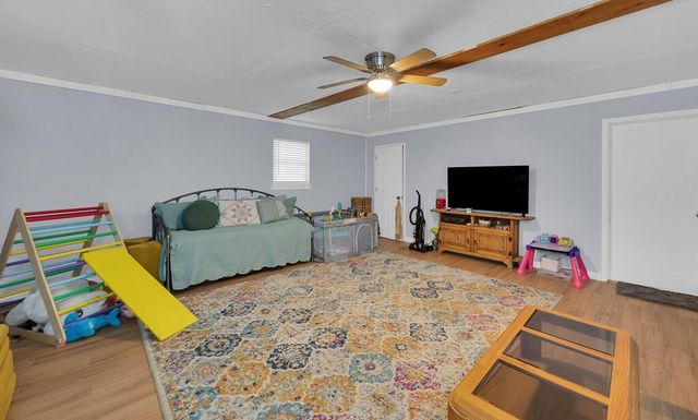 902 S Avenue L, Clifton, TX 76634