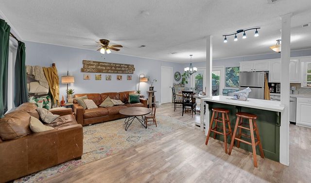 902 S Avenue L, Clifton, TX 76634