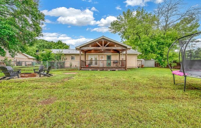 902 S Avenue L, Clifton, TX 76634