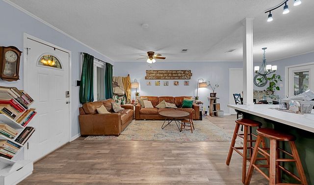 902 S Avenue L, Clifton, TX 76634