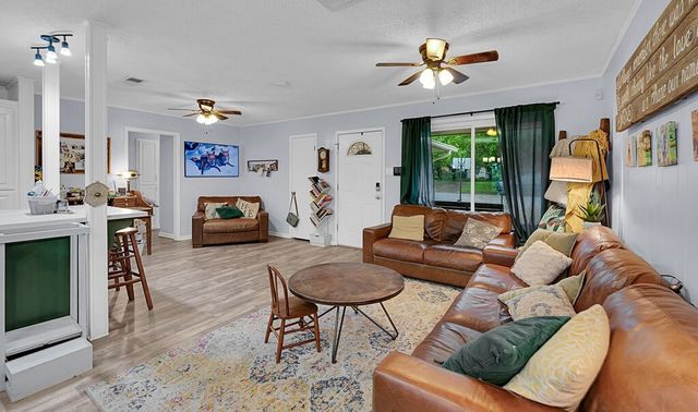 902 S Avenue L, Clifton, TX 76634