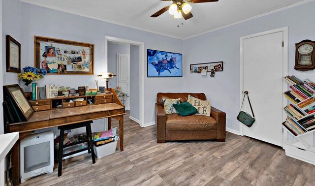 902 S Avenue L, Clifton, TX 76634
