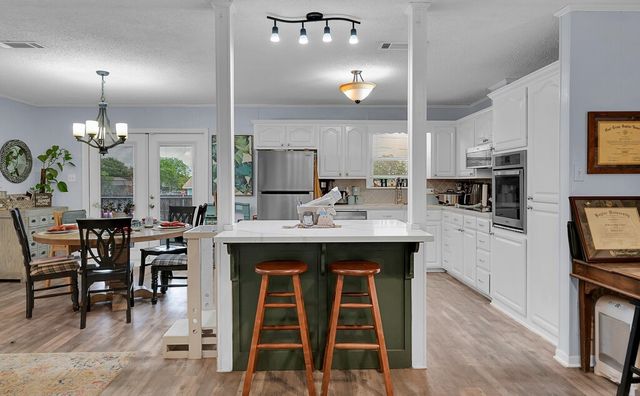 902 S Avenue L, Clifton, TX 76634