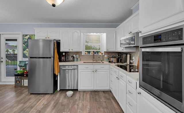 902 S Avenue L, Clifton, TX 76634