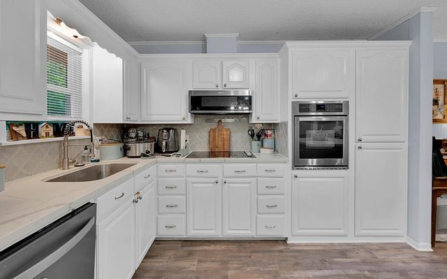 902 S Avenue L, Clifton, TX 76634