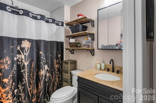 224 14th Avenue SE C, Hickory, NC 28602