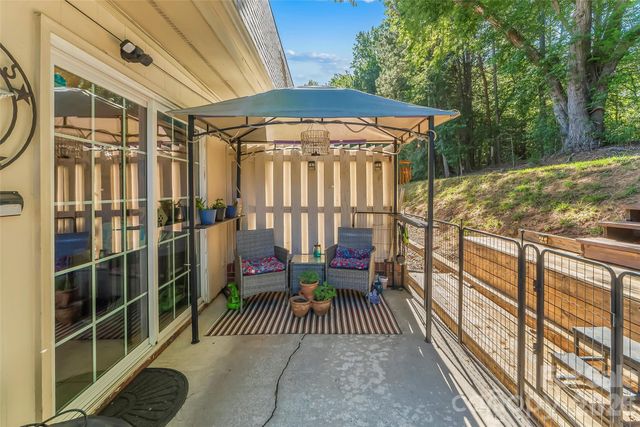 224 14th Avenue SE C, Hickory, NC 28602