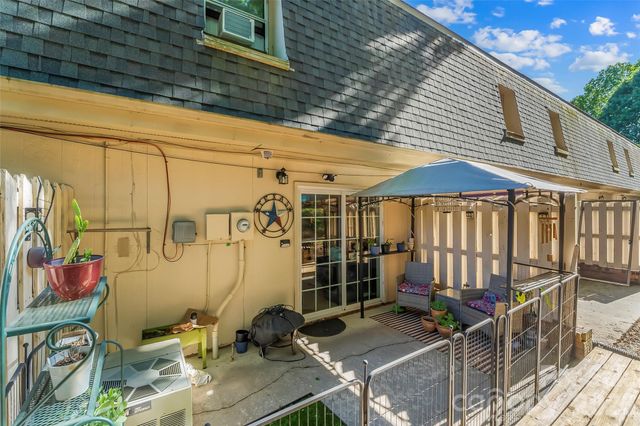224 14th Avenue SE C, Hickory, NC 28602