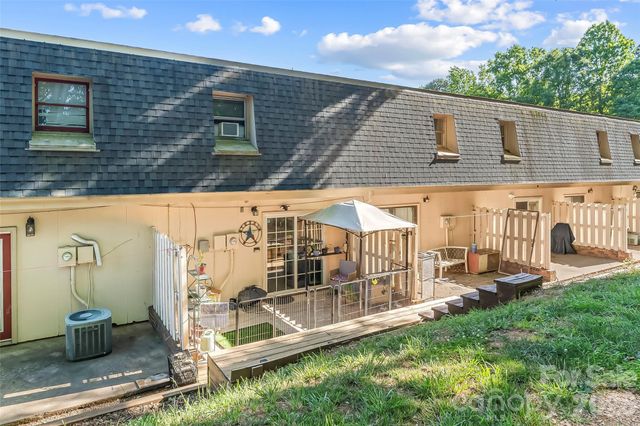 224 14th Avenue SE C, Hickory, NC 28602