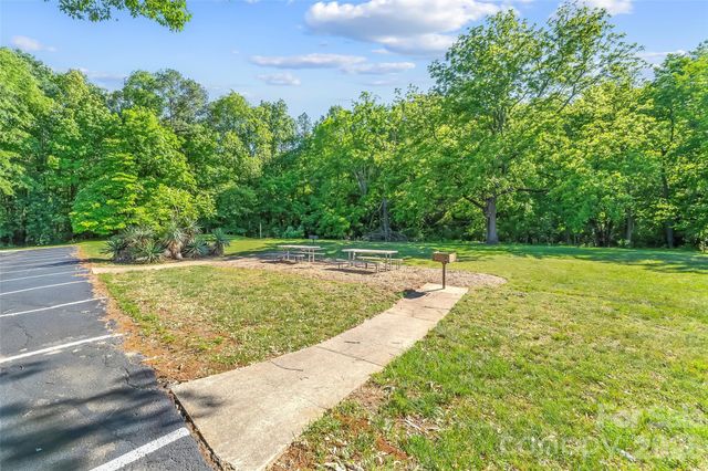 224 14th Avenue SE C, Hickory, NC 28602