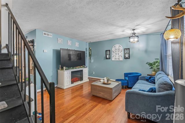 224 14th Avenue SE C, Hickory, NC 28602