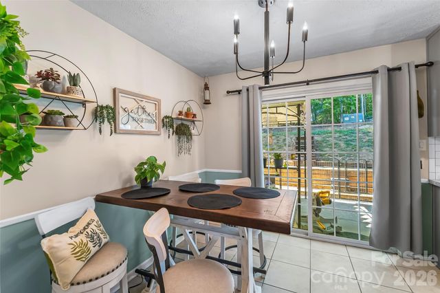 224 14th Avenue SE C, Hickory, NC 28602