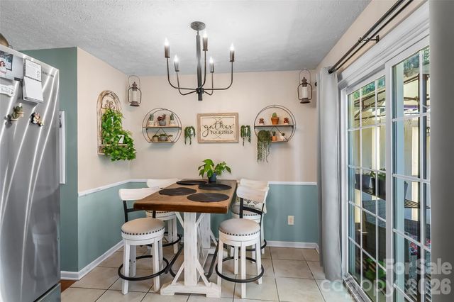 224 14th Avenue SE C, Hickory, NC 28602