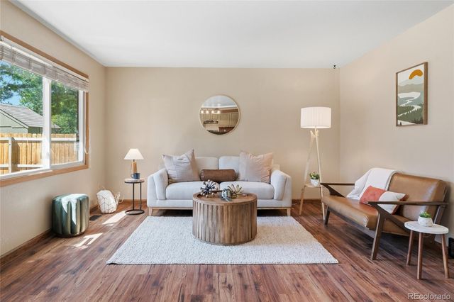 2201 Stuart Street, Longmont, CO 80501