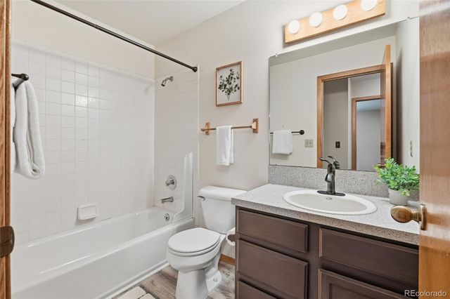 2201 Stuart Street, Longmont, CO 80501