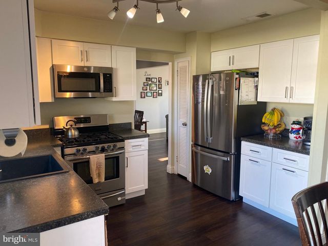 9 BIRCH CT, Blackwood, NJ 08012