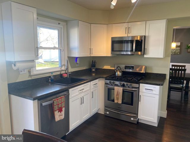 9 BIRCH CT, Blackwood, NJ 08012