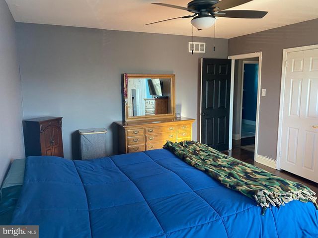 9 BIRCH CT, Blackwood, NJ 08012