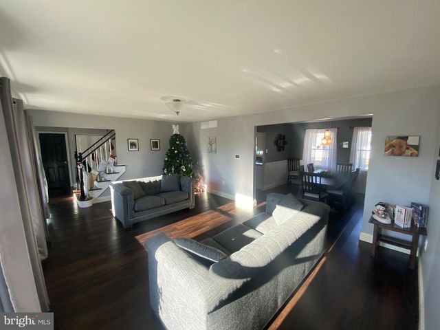 9 BIRCH CT, Blackwood, NJ 08012