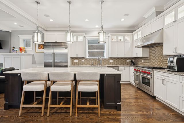 4740 N Hermitage Avenue, Chicago, IL 60640