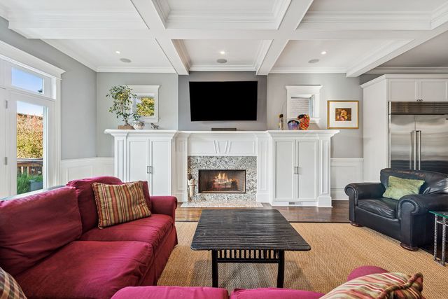 4740 N Hermitage Avenue, Chicago, IL 60640