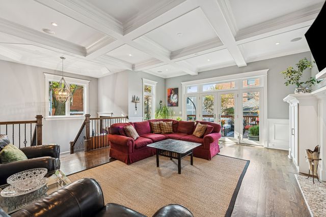 4740 N Hermitage Avenue, Chicago, IL 60640