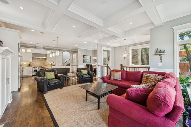 4740 N Hermitage Avenue, Chicago, IL 60640