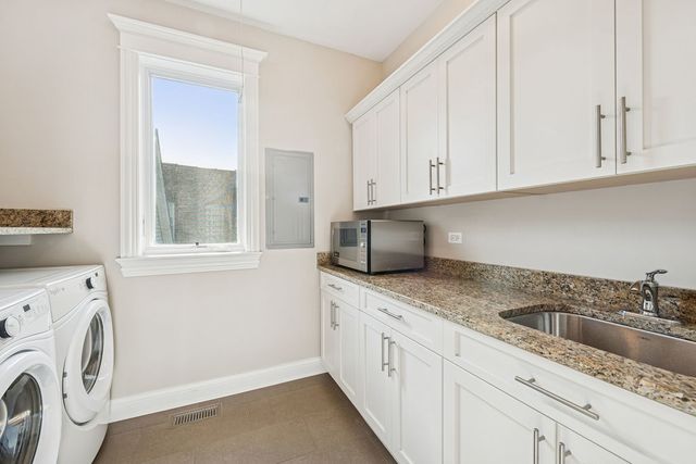 4740 N Hermitage Avenue, Chicago, IL 60640