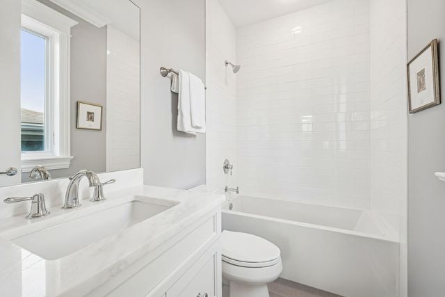 4740 N Hermitage Avenue, Chicago, IL 60640