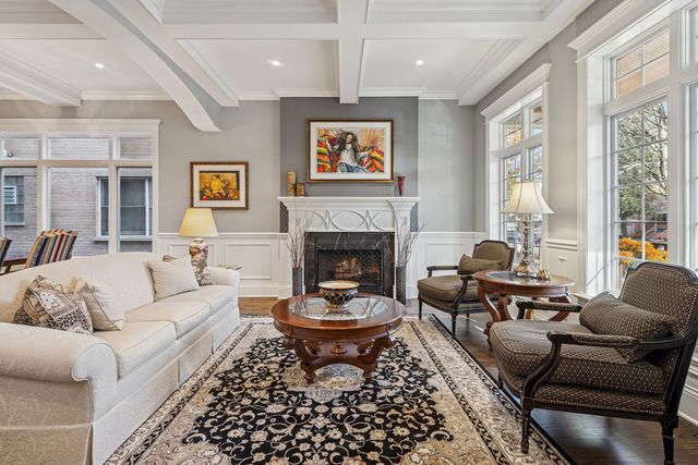 4740 N Hermitage Avenue, Chicago, IL 60640