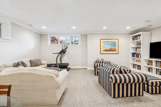 4740 N Hermitage Avenue, Chicago, IL 60640