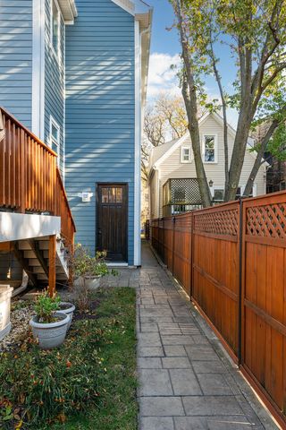 4740 N Hermitage Avenue, Chicago, IL 60640