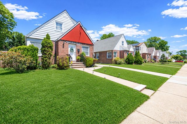 115 Wellington Street, Hempstead, NY 11550