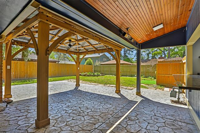 2202 Dristone Drive, Kingwood, TX 77339