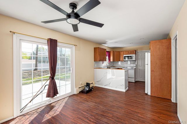 35 Spencer Lane, Stony Brook, NY 11790