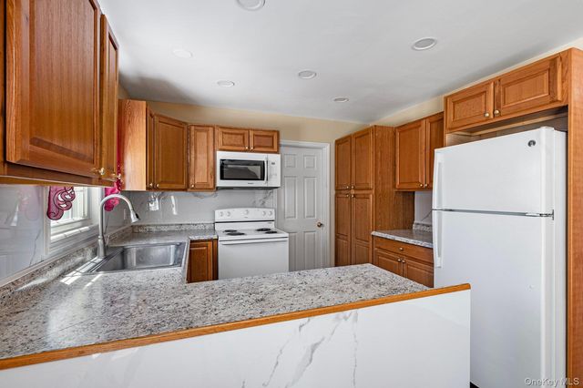35 Spencer Lane, Stony Brook, NY 11790