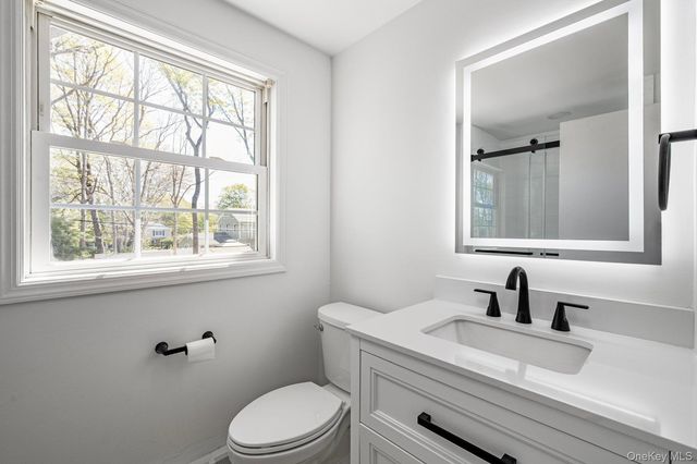 35 Spencer Lane, Stony Brook, NY 11790