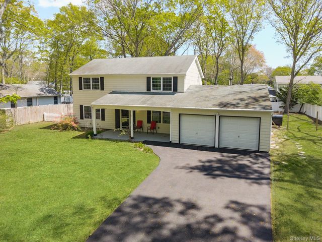35 Spencer Lane, Stony Brook, NY 11790