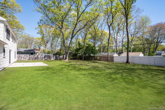 35 Spencer Lane, Stony Brook, NY 11790