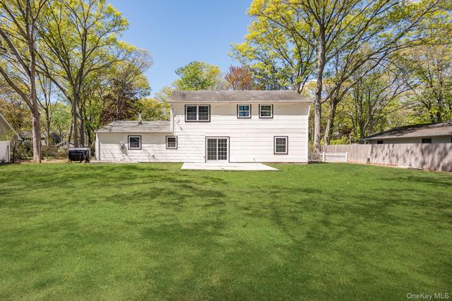 35 Spencer Lane, Stony Brook, NY 11790