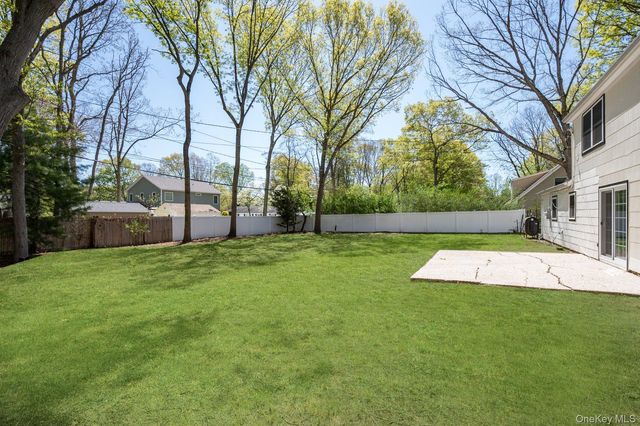 35 Spencer Lane, Stony Brook, NY 11790