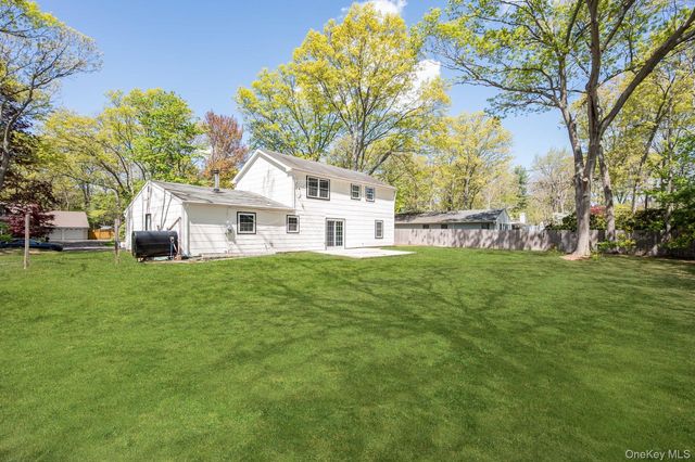 35 Spencer Lane, Stony Brook, NY 11790