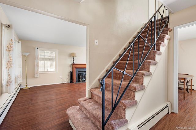 35 Spencer Lane, Stony Brook, NY 11790