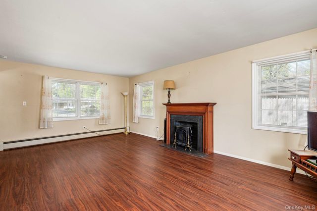 35 Spencer Lane, Stony Brook, NY 11790