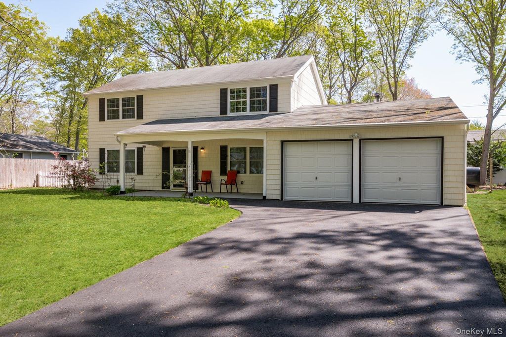 35 Spencer Lane, Stony Brook, NY 11790