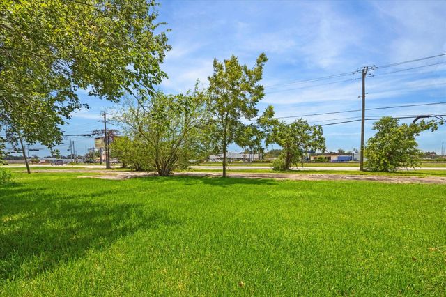 408 N Oak Street, Texas City, TX 77591